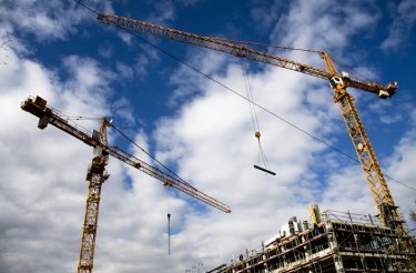 cranes-on-building-site
